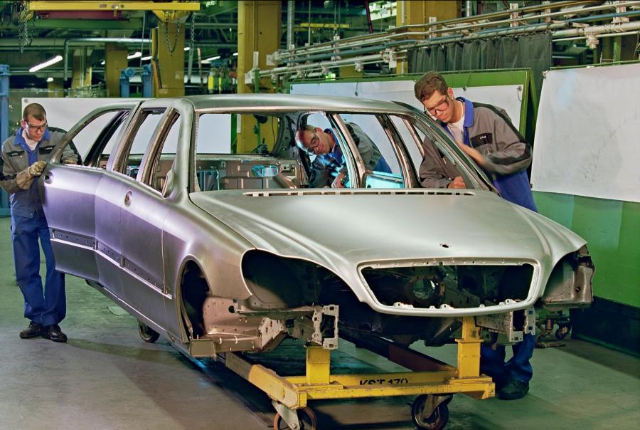 Детали создания Mercedes-Benz S600 Pullman 2000 года  (фото 5 из 12)